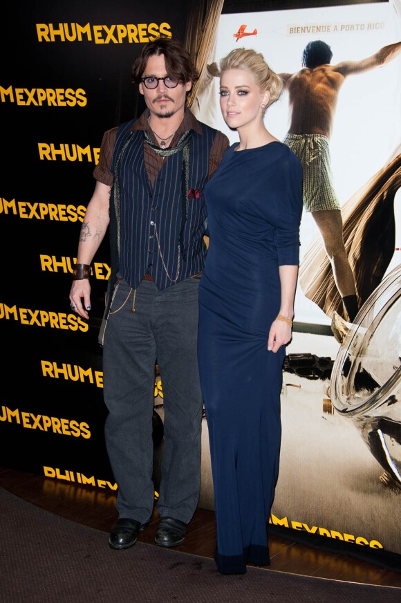 Johnny Depp et Amber Heard lors de l'avant-première de Rhum Express, le 8 novembre 2011, à Paris.