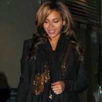 Beyoncé : Heureuse, elle ne cache plus son ventre... toujours sur talons