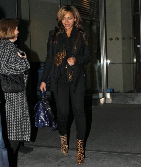 Beyoncé à la sortie de son hôtel à New York le 8 novembre 2011