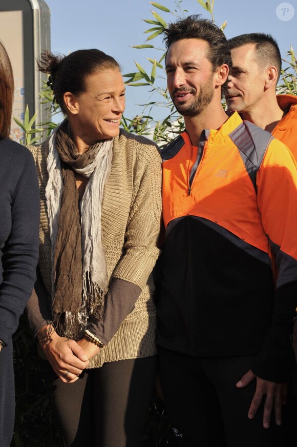 La princesse Stéphanie de Monaco, comme chaque année, donnait le 12 novembre 2011 sur le port Hercule le départ de la course caritative No Finish Line Race, une initiative originale qui se court sur huit jours au profit des enfants défavorisés.