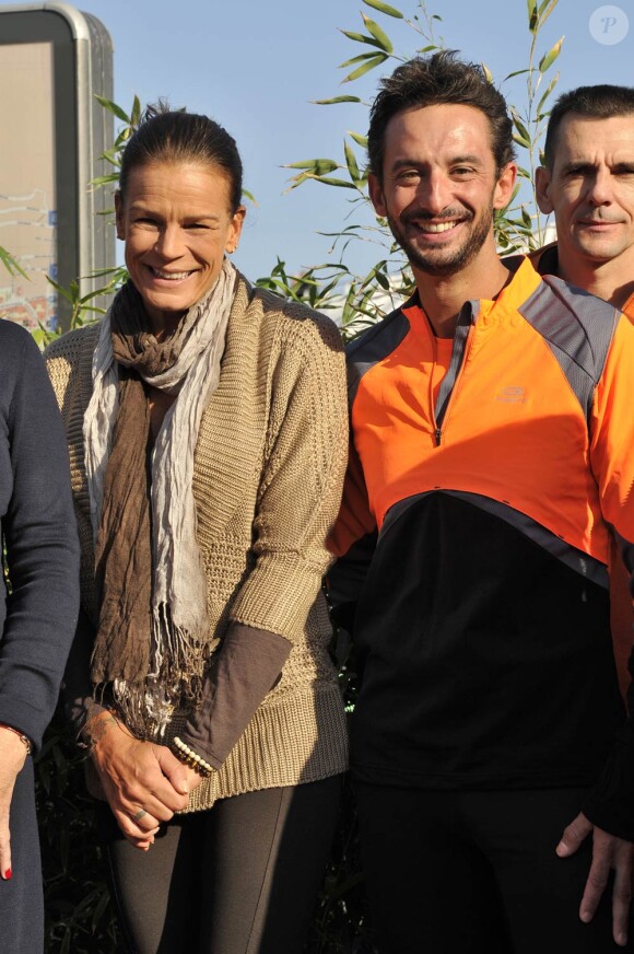 La princesse Stéphanie de Monaco, comme chaque année, donnait le 12 novembre 2011 sur le port Hercule le départ de la course caritative No Finish Line Race, une initiative originale qui se court sur huit jours au profit des enfants défavorisés.