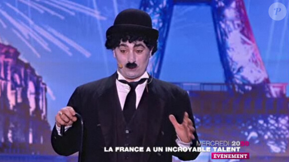 Un Charlie Chaplin qui casse des noix avec ses fesses dans la bande-annonce de La France a un Incroyable Talent sur M6 le mercredi 16 novembre 2011