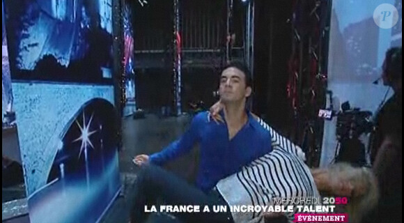 Alex Goude et Sandrine Corman, déjantés, dans la bande-annonce de La France a un Incroyable Talent sur M6 le mercredi 16 novembre 2011