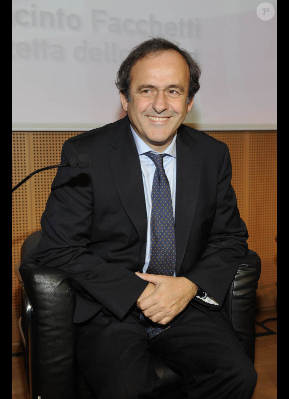 Michel Platini a reçu le prix Il Bello Del Calcio à Milan le 14 novembre 2011