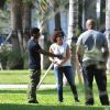 Usher se promène à Miami avec ses enfants, le 6 novembre 2011.