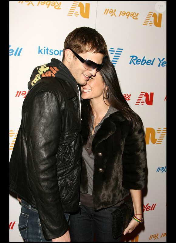 Demi Moore et Ashton Kutcher en février 2006 à Los Angeles