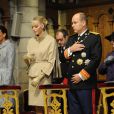 Charlene et Albert lors de la messe donnée en Notre-Dame-Immaculée pour la fête nationale à Monaco. Il s'agit de la première pour Charlene, qui semble recueillie, en tant que princesse. Le 19 novembre 2011 