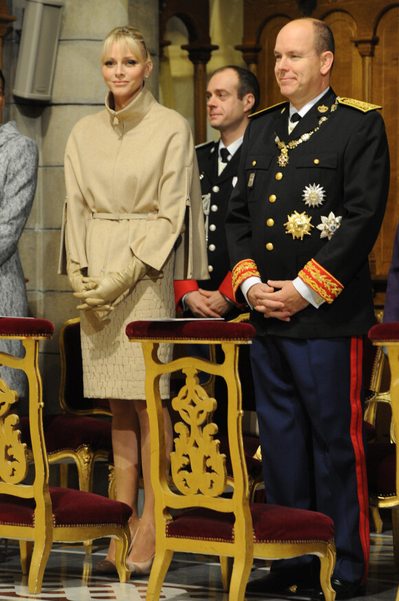 Charlene et Albert lors de la messe donnée en Notre-Dame-Immaculée pour la fête nationale à Monaco. Il s'agit de la première pour Charlene en tant que princesse. Le 19 novembre 2011