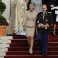 Charlene et Albert à la sortie de la messe donnée en Notre-Dame-Immaculée pour  la fête nationale à Monaco. La princesse est radieuse ! Le 19 novembre 2011