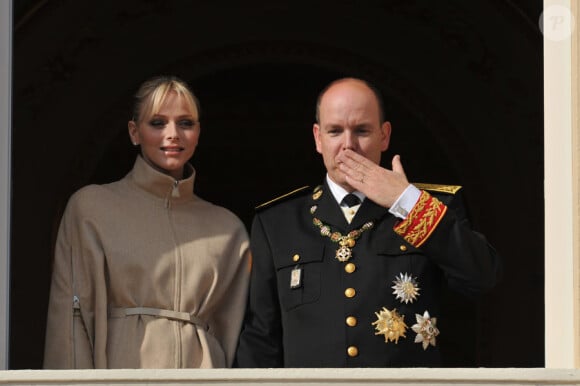 Charlene et Albert au balcon du Palais pour saluer le peuple monégasque. Le 19 novembre 2011