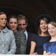 La princesse Caroline avec sa soeur et ses enfants au balcon du Palais pour saluer le peuple monégasque. Le 19 novembre 2011