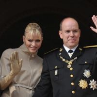 Monaco : Complicité du prince Albert et Charlene pour une belle photo de famille