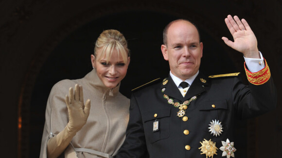 Monaco : Complicité du prince Albert et Charlene pour une belle photo de famille
