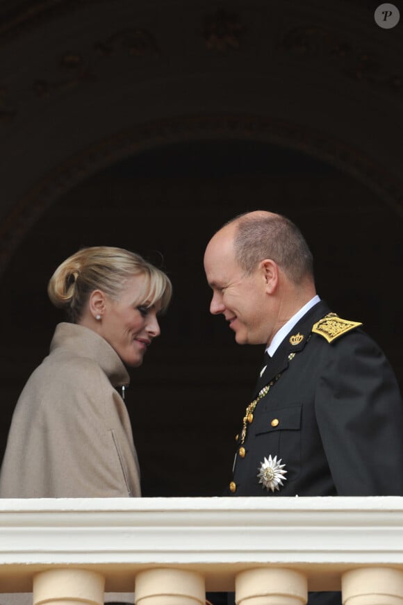 La princesse Charlene et le prince Albert au balcon du Palais pour saluer le peuple monégasque. Le 19 novembre 2011