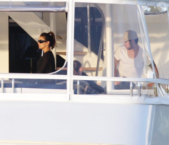Eva Longoria et Eduardo Cruz sont sur un bateau... A Miami, le 19 novembre 2011