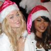 Lindsay Ellingson et Chanel Iman dévoilent leur cadeau préféré dans la boutique Victoria's Secret d'Herald Square à New York le 21 novembre 2011 