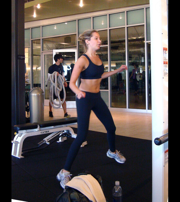Ashley Tisdale lors d'un cours de fitness, le lundi 21 novembre à Los Angeles.