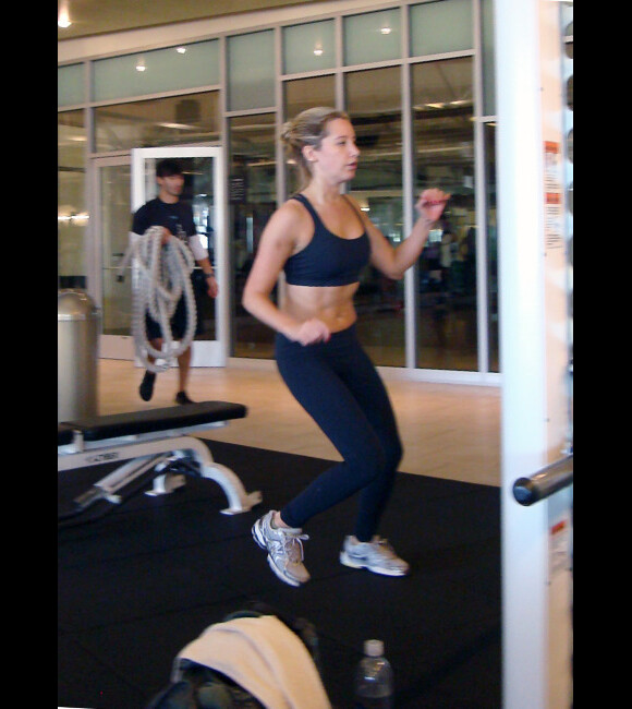 Ashley Tisdale assiste à un cours de fitness, le lundi 21 novembre à Los Angeles.