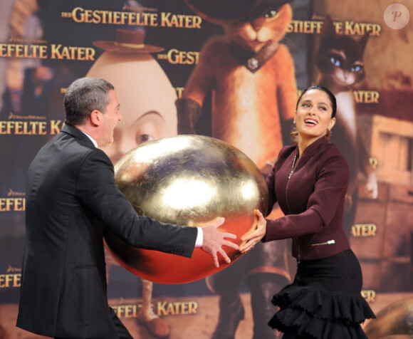 Salma Hayek et Antonio Banderas lors de la première du film Le Chat Potté à Berlin le 22 novembre 2011