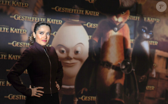 Salma Hayek lors de la première du film Le Chat Potté à Berlin le 22 novembre 2011