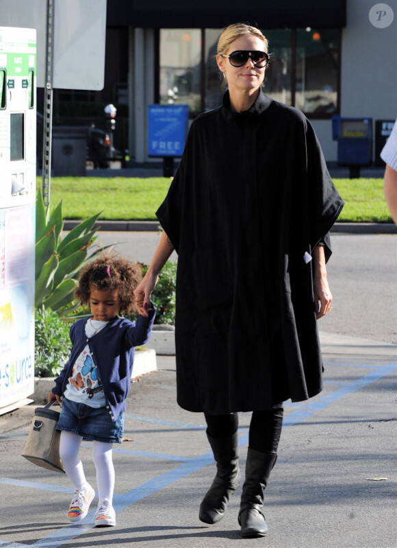 Heidi Klum et sa fille Lou vont faire des courses, à Los Angeles, le 23 novembre 2011