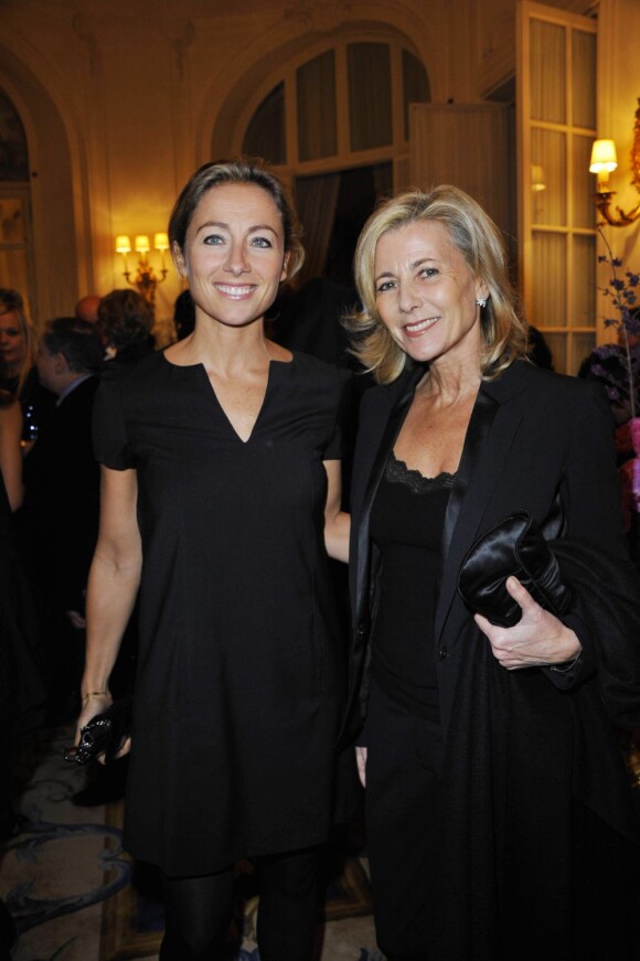 Anne-Sophie Lapix et Claire Chazal au dîner organisé au profit de l'association Action Innocence, le 24 novembre 2011.
