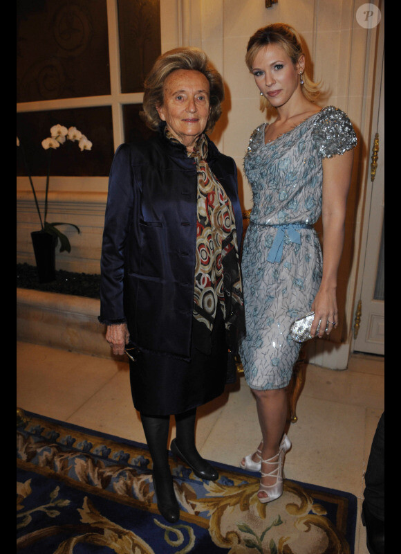 Bernadette Chirac et Lorie au dîner organisé au profit de l'association Action Innocence, le 24 novembre 2011.
