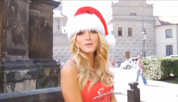 Erin Heatherton vous souhaite un joyeux Noël pour Victoria's Secret