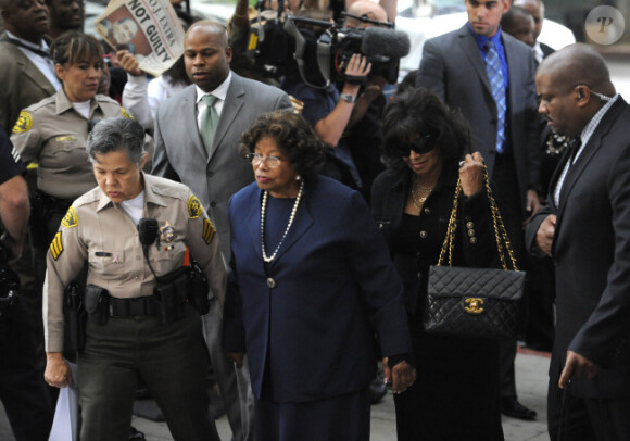 Katherine Jackson arrive au tribunal pour connaître la sentence du Docteur Murray dans le procès de la mort de Michael Jackson, le 29 novembre 2011, à Los Angeles