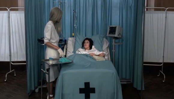 Image extraite du clip Marry the night de Lady Gaga, décembre 2011. À l'hôpital psychiatrique...