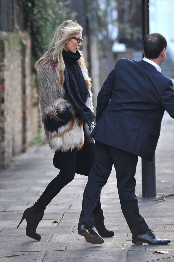Kate Moss super lookée dans les rues de Londres le 1er décembre 2011