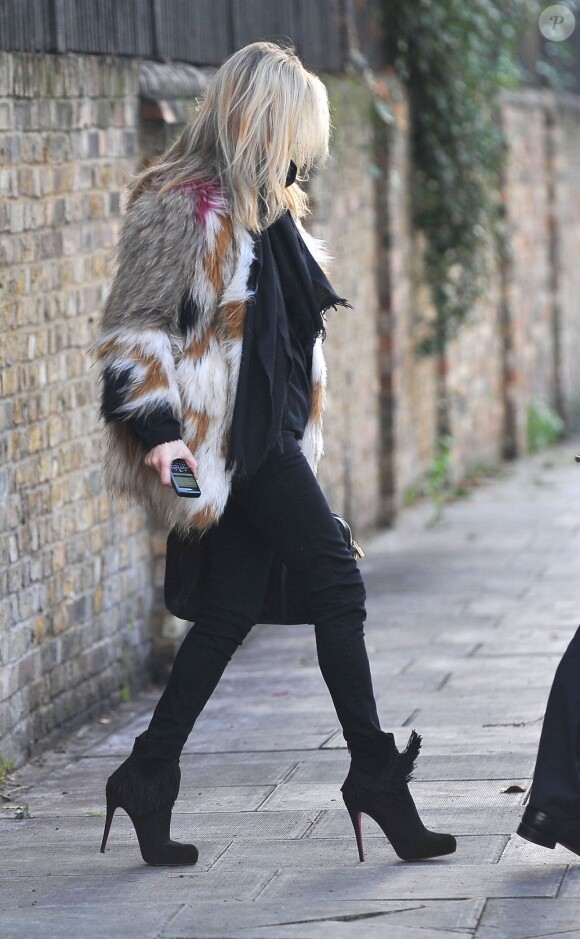 Kate Moss super lookée dans les rues de Londres le 1er décembre 2011