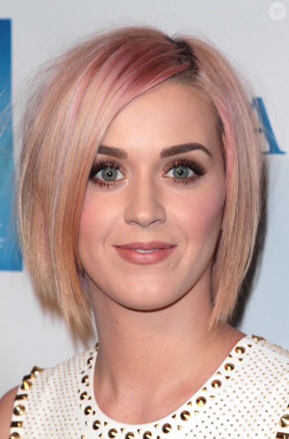 Katy Perry à la soirée Change Begins Within Benefit à Los Angeles le 3 décembre 2011