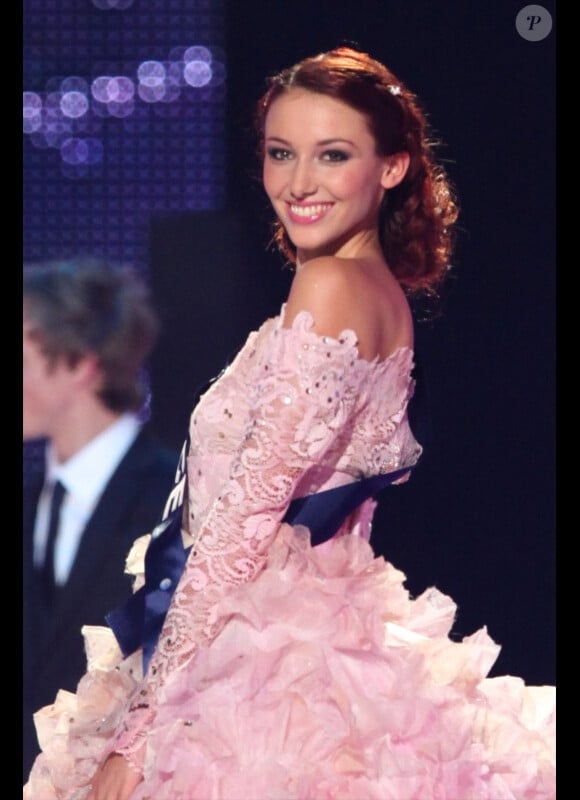 Delphine Wespiser, Miss Alsace, nouvelle Miss France 2012 lors de l'élection Miss France 2012 à Brest le 3 décembre 2012