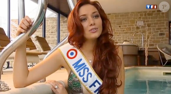 Delphine Wespiser, Miss France 2012, sublime dans le reportage qui lui est accordé dans le JT de 20 Heures de TF1, présenté par Claire Chazal