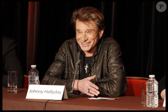 Johnny Hallyday, lors de la conférence de presse de sa tournée Jamais Seul à la Tour Eiffel pour Live@Home, le samedi 3 décembre 2011.