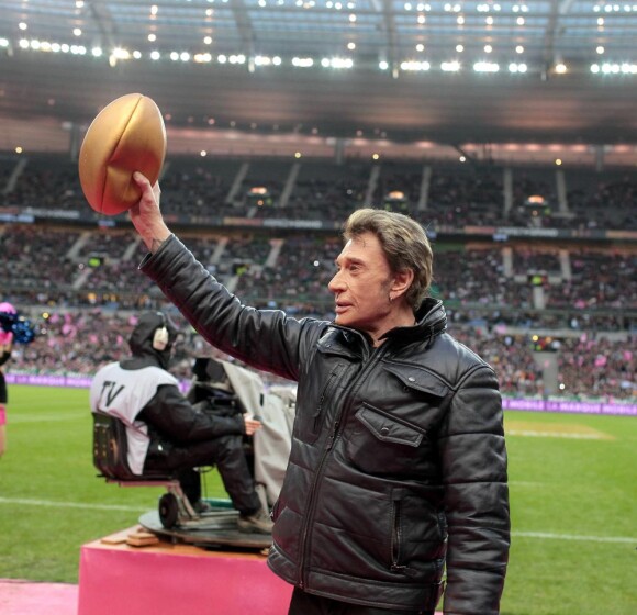 Johnny Hallyday envoie le ballon au Stade de France le 3 décembre pour le match de rugby