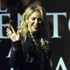 Shakira assiste au lancement en librairies du livre de son papa William Mebarak, dont elle a écrit la préface et qu'elle a édité, le lundi 5 décembre, à Bogota en Colombie.