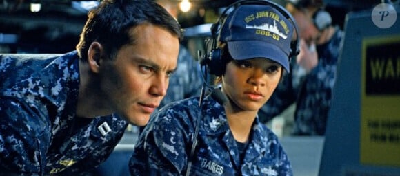 Taylor Kitsch et Rihanna dans Battleship.