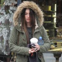 Megan Fox surprise par la pluie en sortant de chez le coiffeur, rien ne va plus