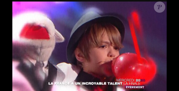 Nans dans la bande-annonce de La France a un Incroyable Talent, diffusée le mercredi 14 décembre 2011 sur M6