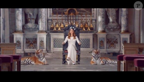 Image extraite du clip Born to die réalisé par Yoann Lemoine par Lana Del Rey, décembre 2011.