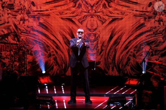 George Michael sur scène à Londres, le 25 octobre 2011.