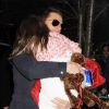 Tom Cruise vient chercher sa fille Suri, 5 ans, à son cours de gymnastique. 16 décembre 2011