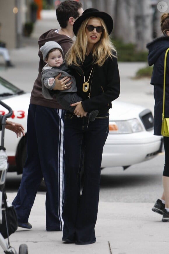 Rachel Zoe et son fils Skyler à Los Angeles, le 19 décembre 2011.