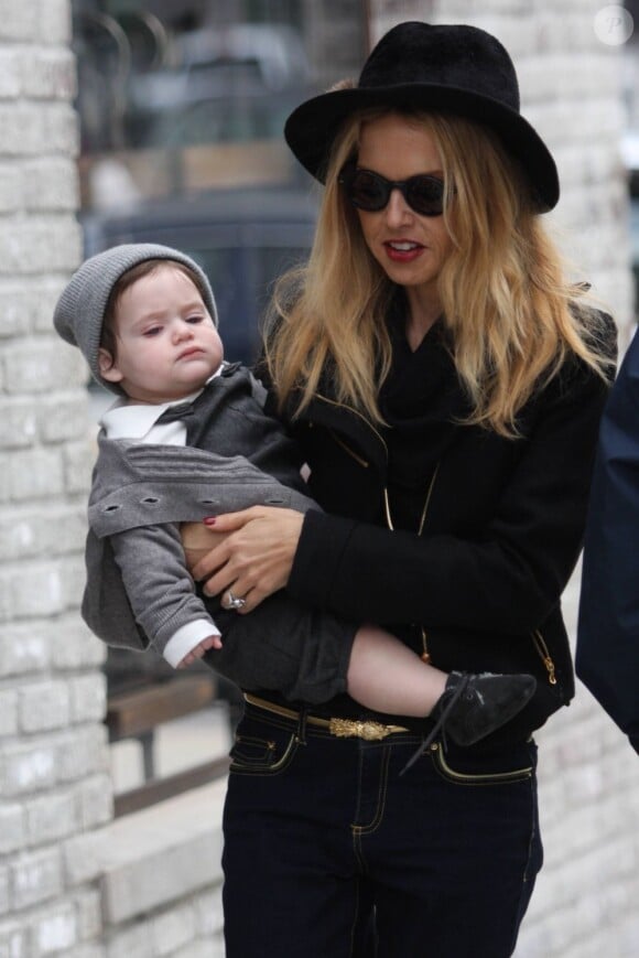 Rachel Zoe et son fils de neuf mois Skyler à Los Angeles, le 19 décembre 2011.