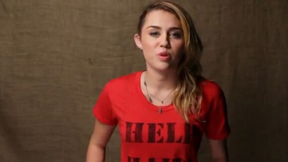Miley Cyrus pour la fondation J/P Haitian Relief Organization, décembre 2011.