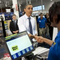 Barack Obama : Esseulé, le président américain fait du shopping incognito