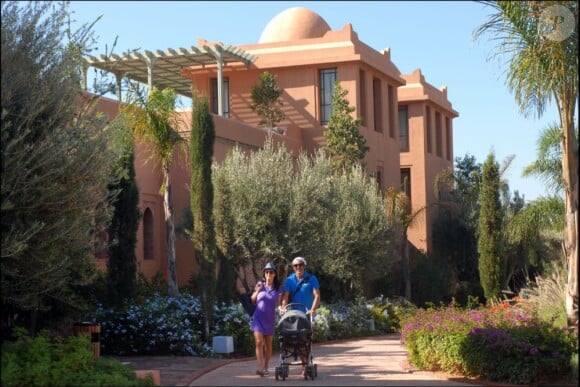 Adeline Blondieau et son compagnon Laurent Hubert, avec leur fille Wilona, à Marrakech pendant les vacances de la Toussaint