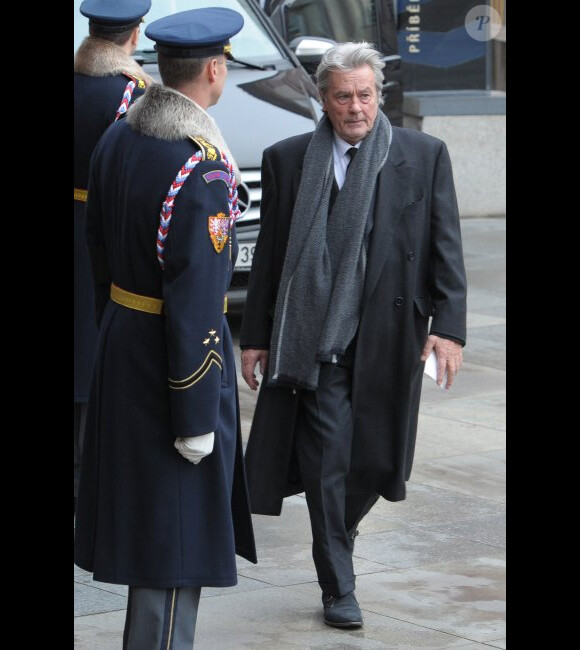 Alain Delon lors des funérailles d'Etat de Vaclav Havel à Prague le 23 décembre 2011